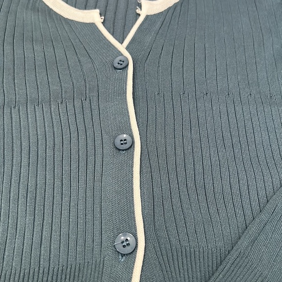 Women’s Tops Small Blue Long Sleeves sweater Knit new - Picture 4 of 6